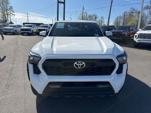 Used 2024 Toyota Tacoma TRD Off-Road AWD/4WD image 8