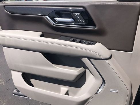 New 2026 GMC Yukon Elevation w/ Elevation Premium Package AWD/4WD image 13