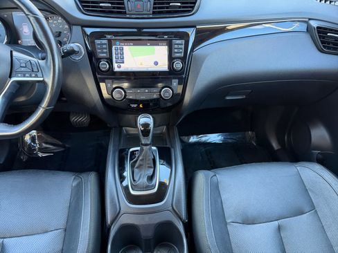 Used 2017 Nissan Rogue Sport SL image 32