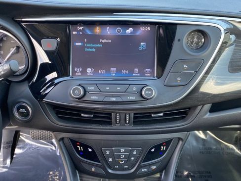 Used 2020 Buick Envision Essence image 10
