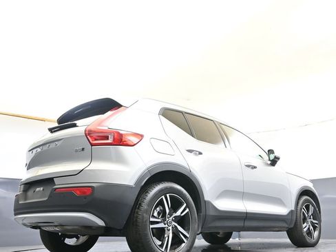 Certified 2025 Volvo XC40 B5 Core image 33