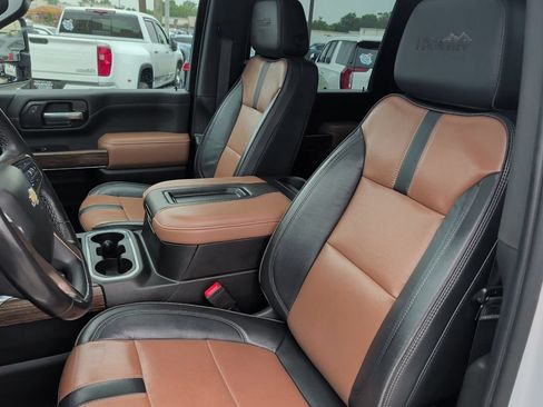 Used 2022 Chevrolet Silverado 3500 High Country w/ LPO, Hitch Package AWD/4WD image 15