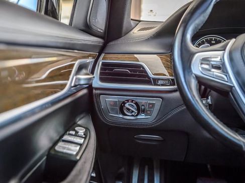 Used 2017 BMW 740i xDrive AWD/4WD image 30