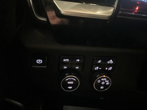 Used 2022 Chevrolet Silverado 1500 High Country w/ Max Trailering Package AWD/4WD image 28