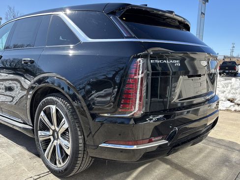 New 2025 Cadillac Escalade IQ Luxury 2 w/ LPO, Premium Carpet Package image 19