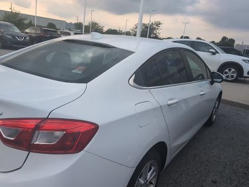 Used 2016 Chevrolet Cruze LT FWD image 5