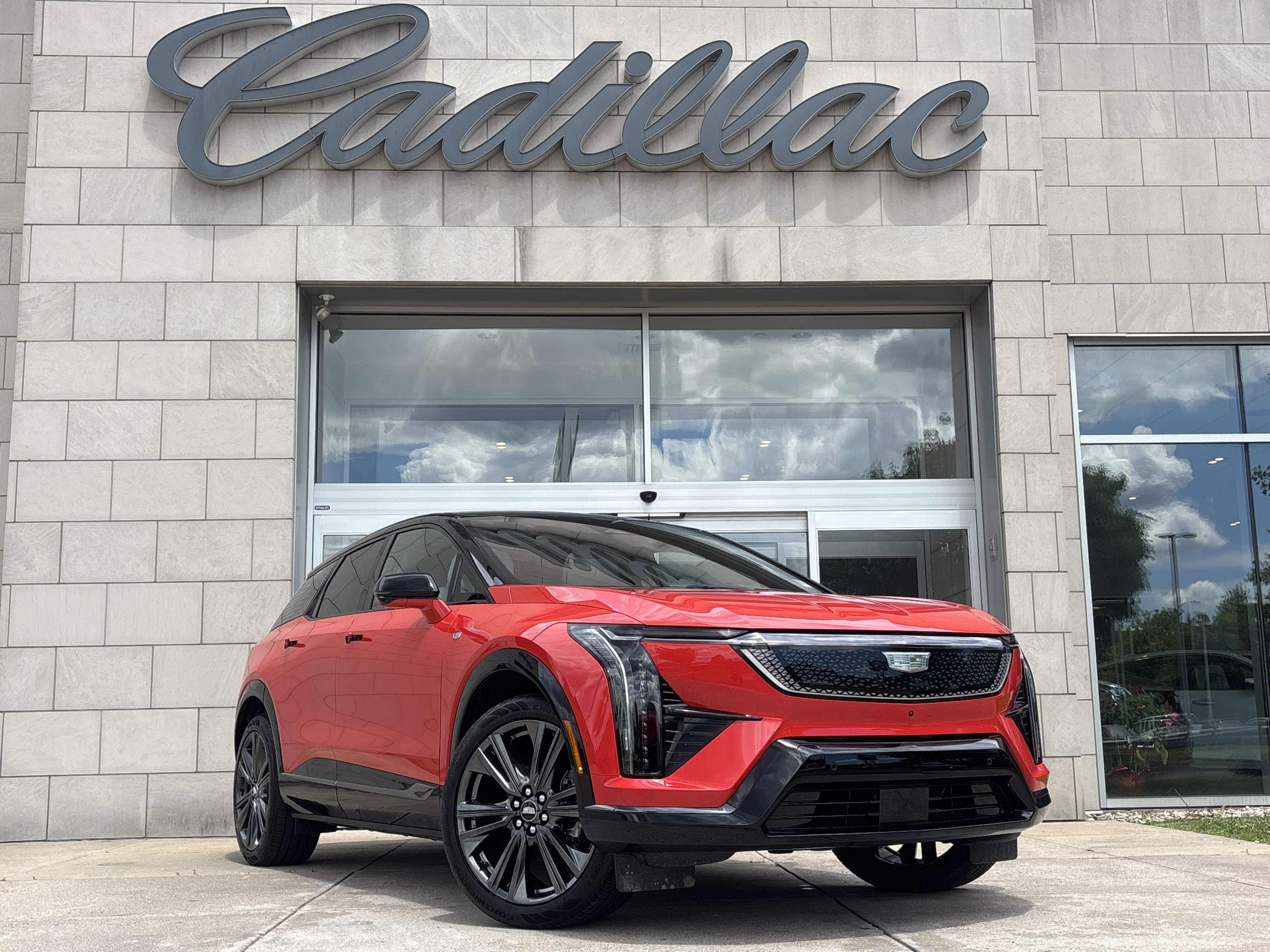 Used 2025 Cadillac Optiq Sport 2 AWD/4WD image 1