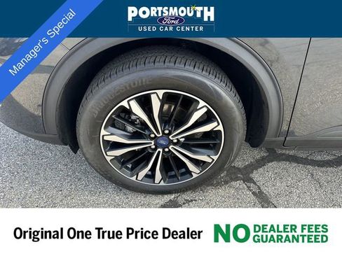 Certified 2022 Ford Escape SE w/ SE Sport Appearance Package image 25