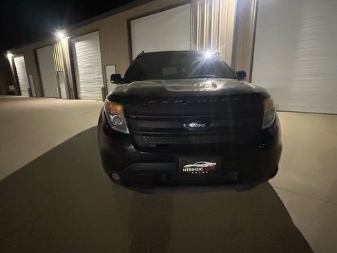 Used 2015 Ford Explorer XLT w/ Equipment Group 202A image 7