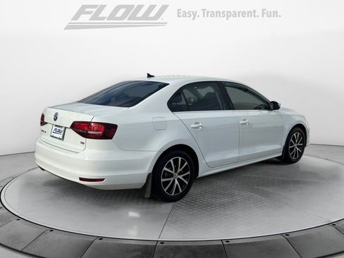 Used 2017 Volkswagen Jetta SE image 9