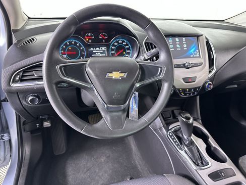 Used 2018 Chevrolet Cruze LS image 57