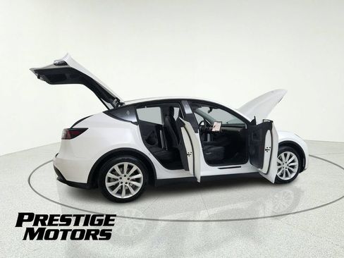 Used 2021 Tesla Model Y Long Range AWD/4WD image 14