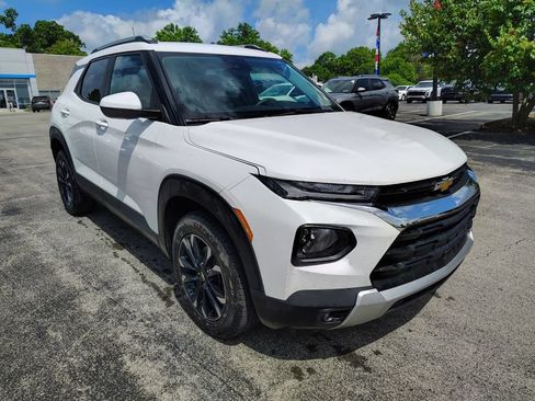 Used 2023 Chevrolet TrailBlazer LT AWD/4WD image 3