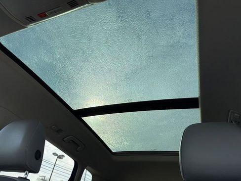 Used 2023 Volkswagen Taos SE w/ Panoramic Sunroof Package image 23