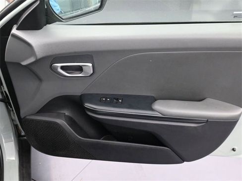 Used 2025 Kia K4 LXS image 27