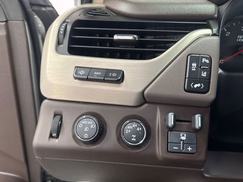 Used 2015 GMC Yukon XL Denali w/ Touring Package AWD/4WD image 10