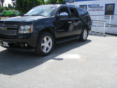Used 2007 Chevrolet Suburban LTZ w/ LTZ Preferred Equipment Group image 2
