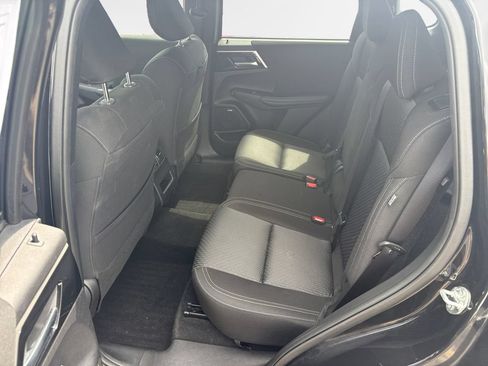 Used 2025 Mitsubishi Outlander ES AWD/4WD image 24