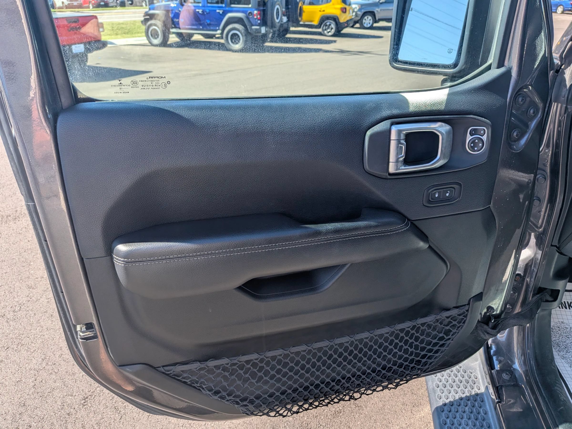 Used 2018 Jeep Wrangler Unlimited Sahara AWD/4WD image 18