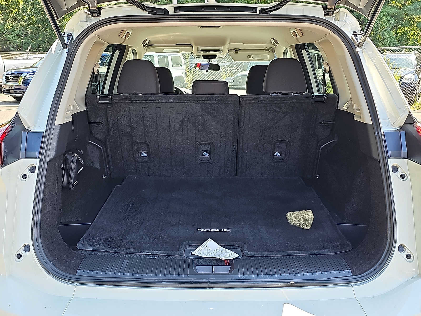 Used 2025 Nissan Rogue S AWD/4WD image 28
