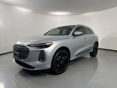 Used 2025 Audi Q5 Premium Plus w/ Premium Plus AWD/4WD image 24