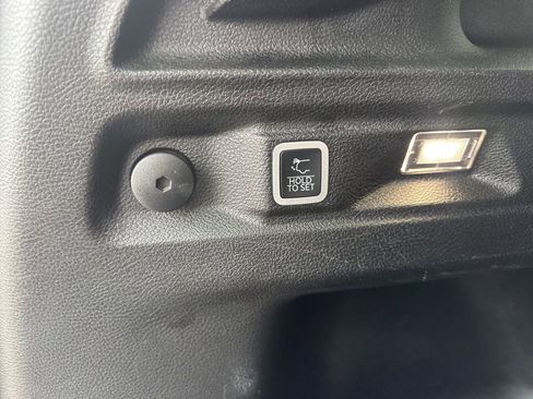 Used 2024 Jeep Grand Cherokee L Laredo image 13