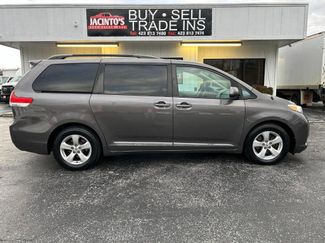 Used 2012 Toyota Sienna LE image 1