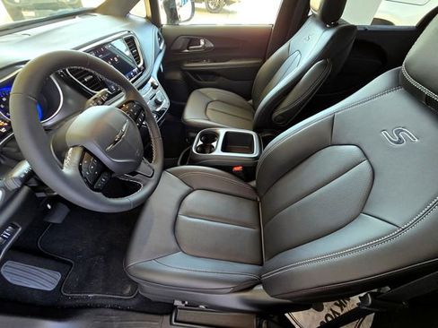 New 2026 Chrysler Pacifica Select w/ S Appearance Package AWD/4WD image 22