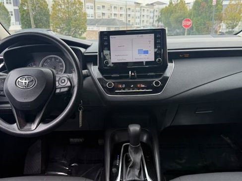 Used 2020 Toyota Corolla LE FWD image 26