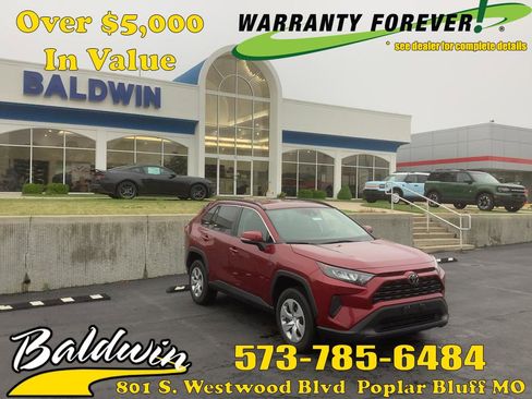 Used 2021 Toyota RAV4 LE image 1