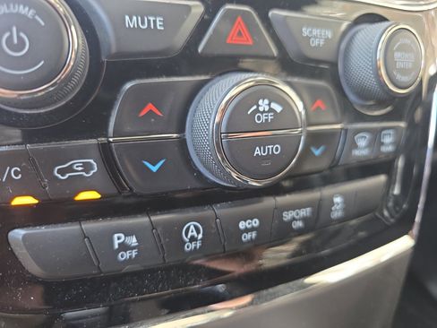 Used 2019 Jeep Grand Cherokee Altitude AWD/4WD image 16