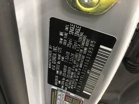 Used 2025 Kia Sorento S image 8