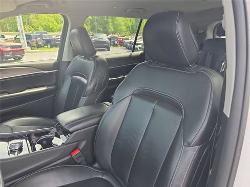 Used 2023 Jeep Grand Cherokee L Limited AWD/4WD image 20