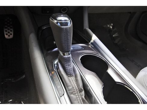 Used 2017 Chevrolet Malibu LT FWD image 24