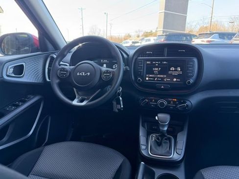 Used 2025 Kia Soul LX image 7