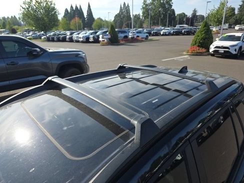 Used 2025 Toyota Corolla Cross AWD Hybrid w/ Moonroof Package image 7