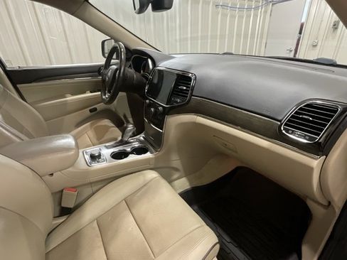 Used 2019 Jeep Grand Cherokee Overland image 14