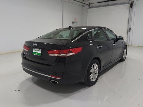 Used 2017 Kia Optima LX FWD image 9