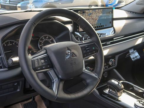 New 2026 Mitsubishi Outlander AWD image 30