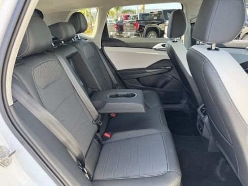 Used 2025 Volkswagen Taos SE image 36