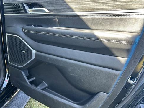 Used 2024 Jeep Wagoneer Series II w/ Flexible Seating Group image 21