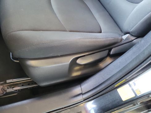 Used 2020 Toyota Corolla LE image 22