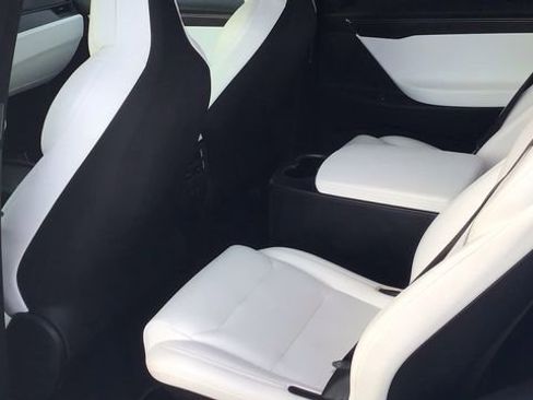 Used 2018 Tesla Model X 75D image 14