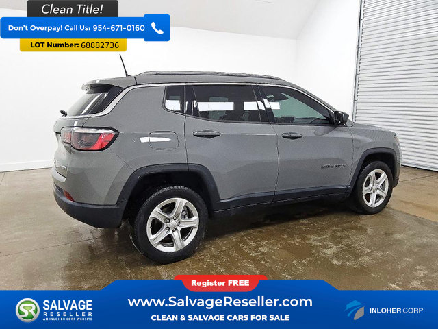 Used 2023 Jeep Compass Latitude w/ Sun and Sound Group AWD/4WD image 4