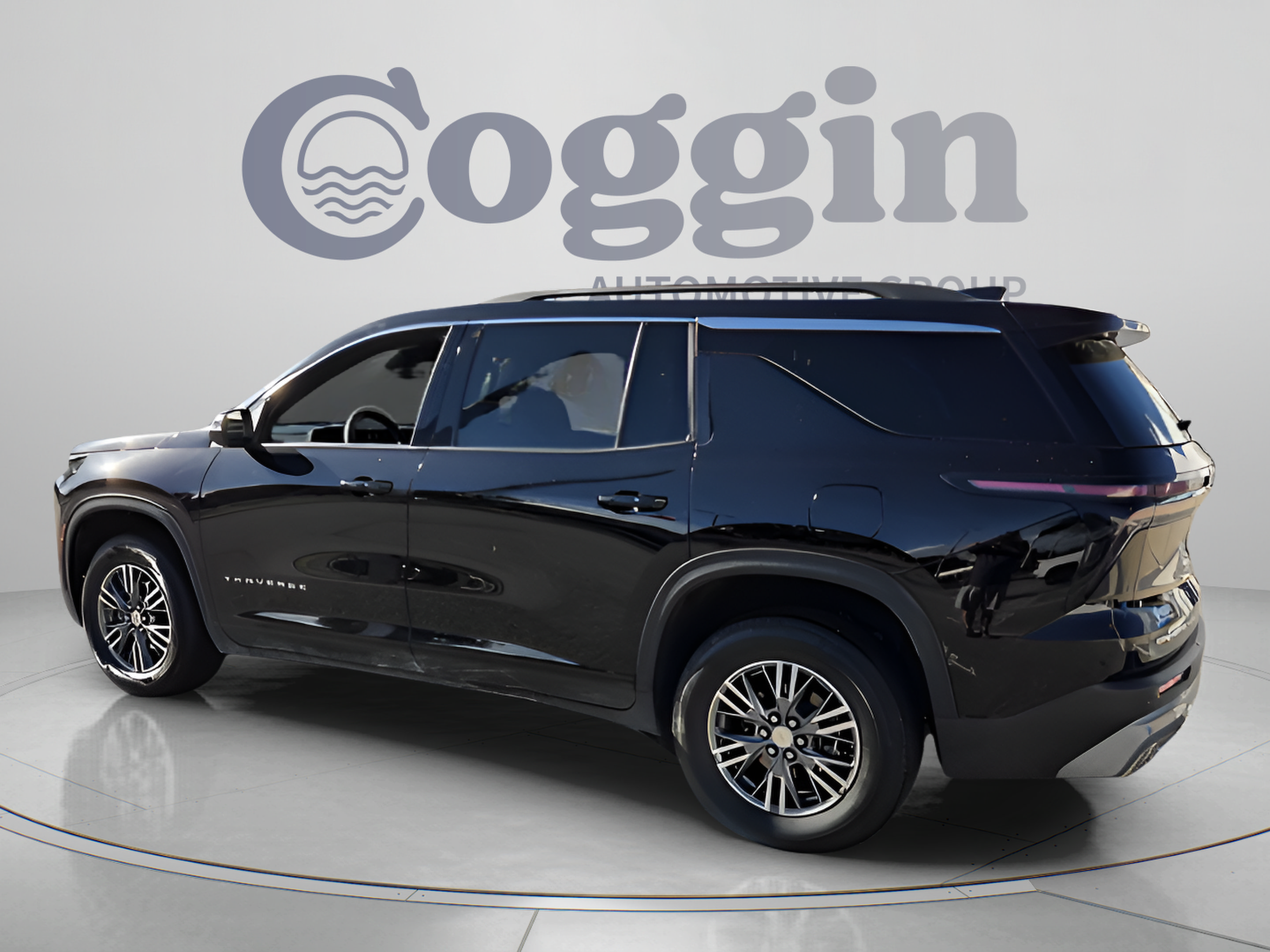 Used 2025 Chevrolet Traverse LT AWD/4WD image 3