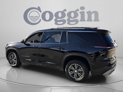 Used 2025 Chevrolet Traverse LT
