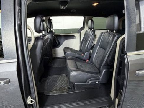 Used 2019 Dodge Grand Caravan SXT FWD image 9
