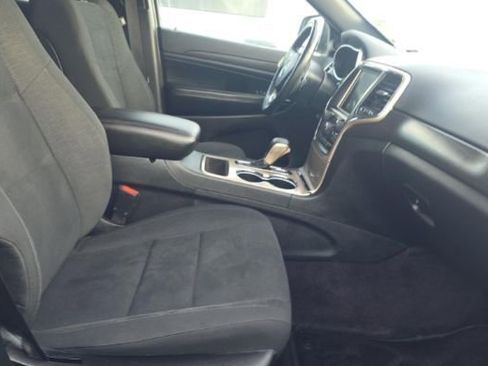 Used 2017 Jeep Grand Cherokee Laredo w/ Quick Order Package 23E image 7