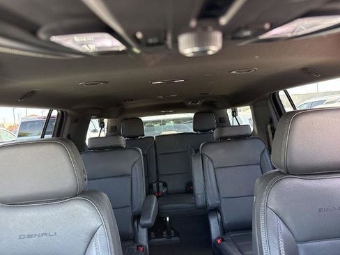 Used 2025 GMC Yukon XL Denali image 11