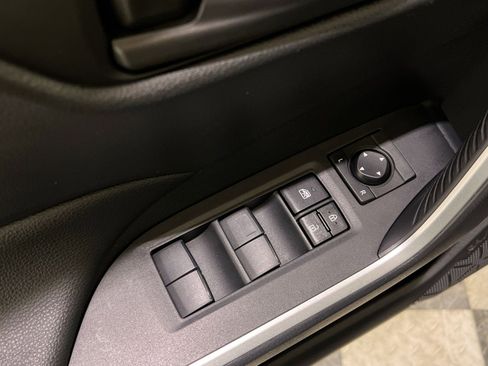 Used 2019 Toyota RAV4 LE image 29